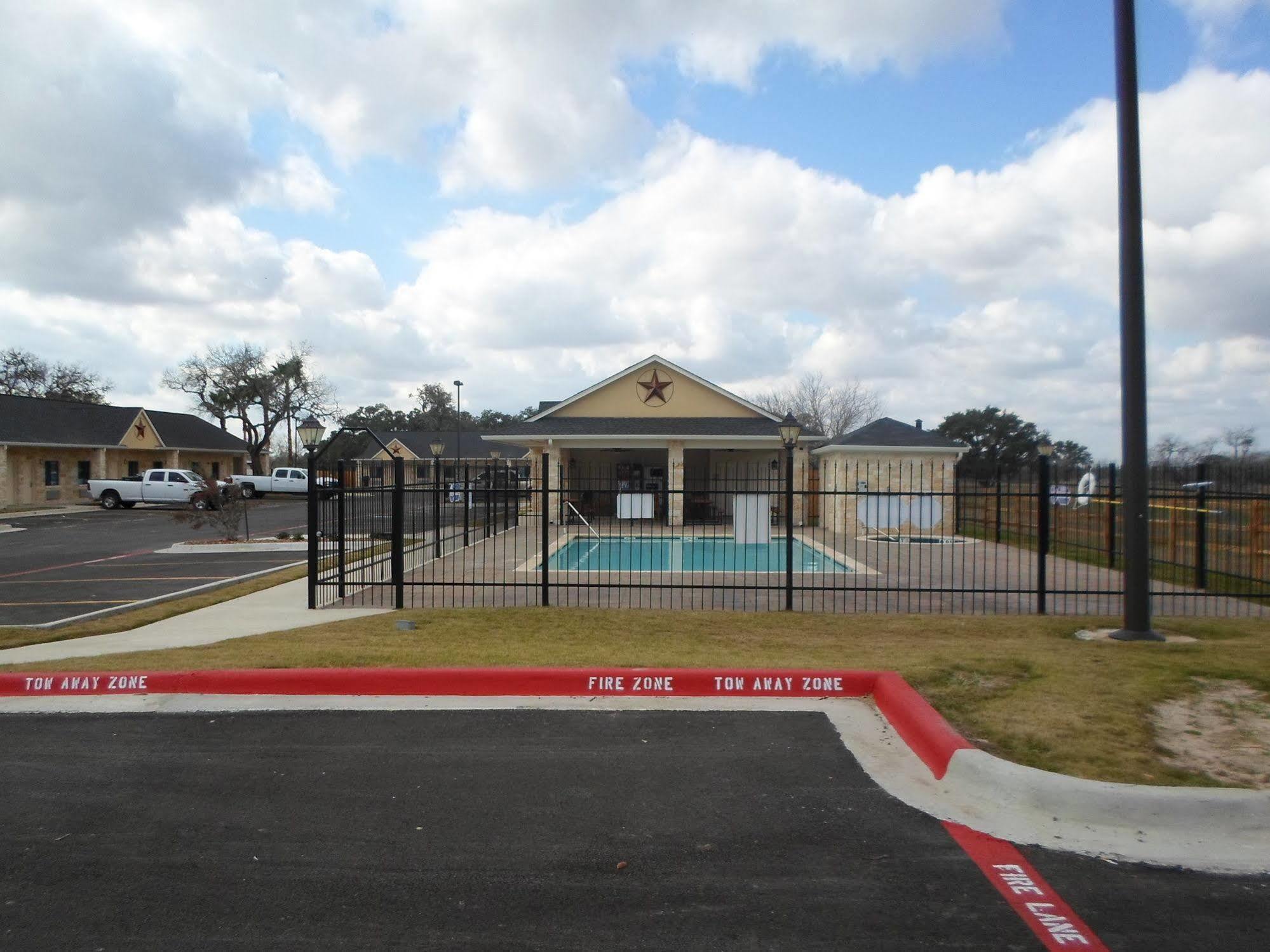 Hotel Texas Cuero エクステリア 写真